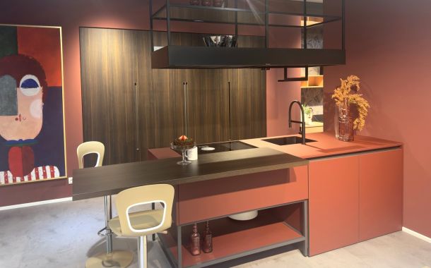 Composizione cucina con penisola